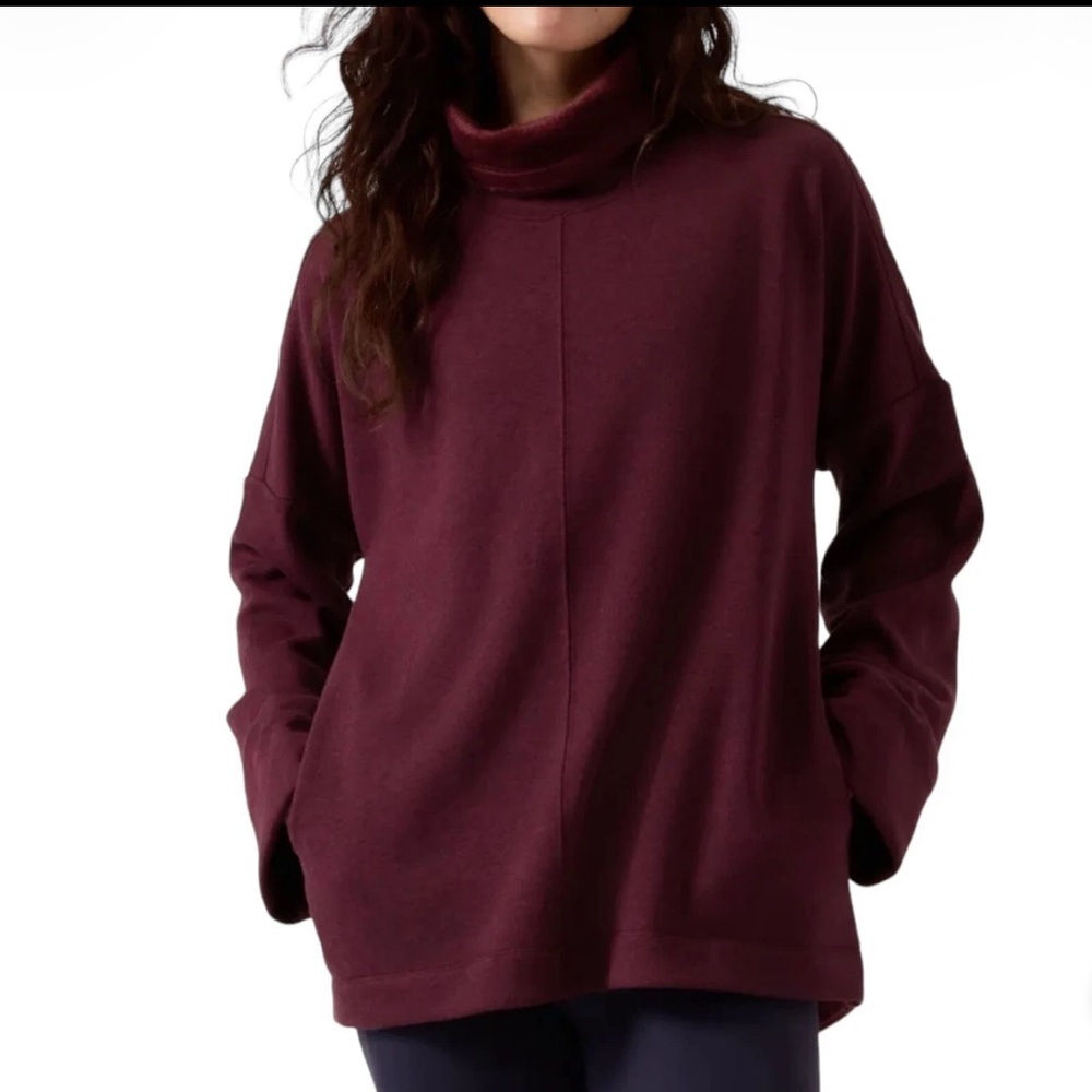 Athleta mock neck pullover sweatshirt in a burgundy